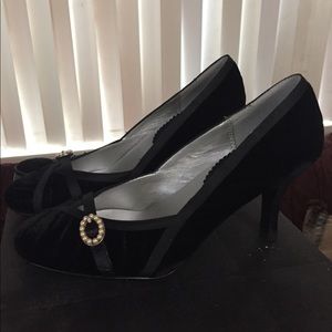 Highlights Shoes - Black velvet heels Highlights Shoes - Black velvet heels